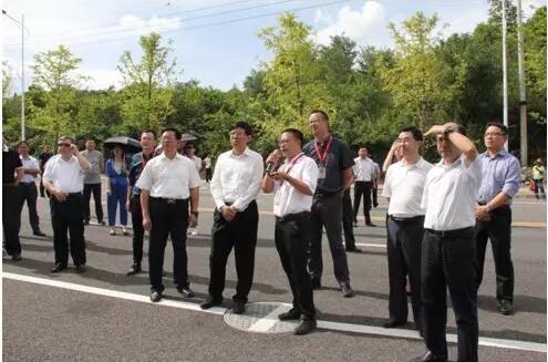 4008云顶集团大健康医药产业园迎来贵阳市半年经济工作会现场观摩组.jpg