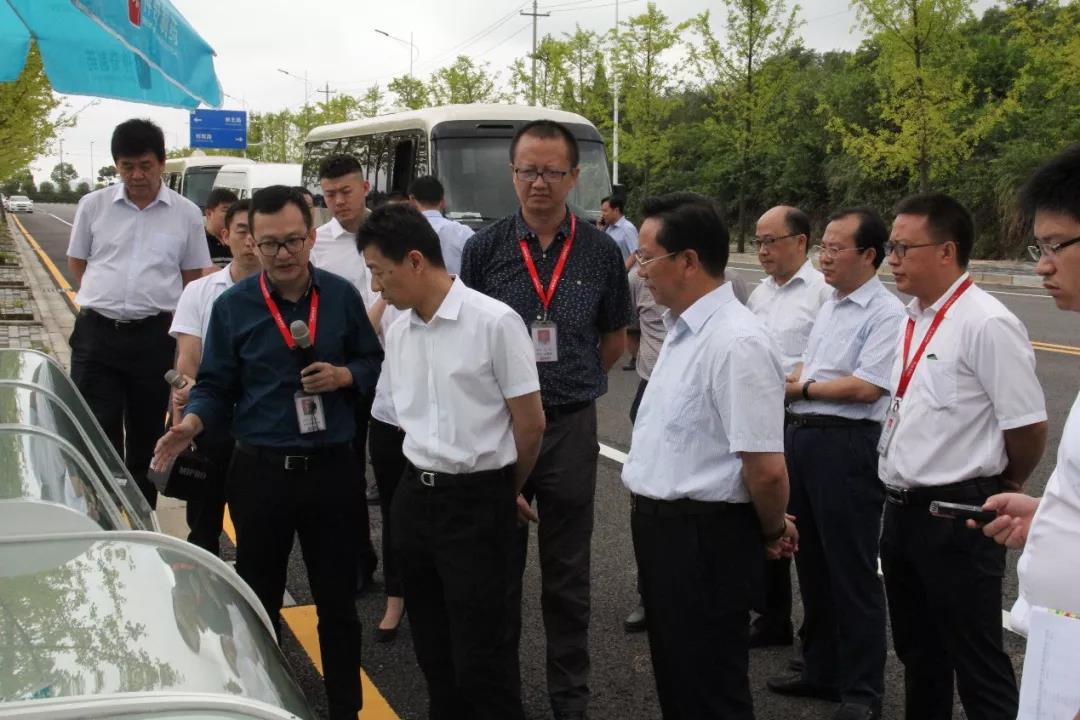 贵阳市市长陈晏调研4008云顶集团大健康医药产业园2.jpg